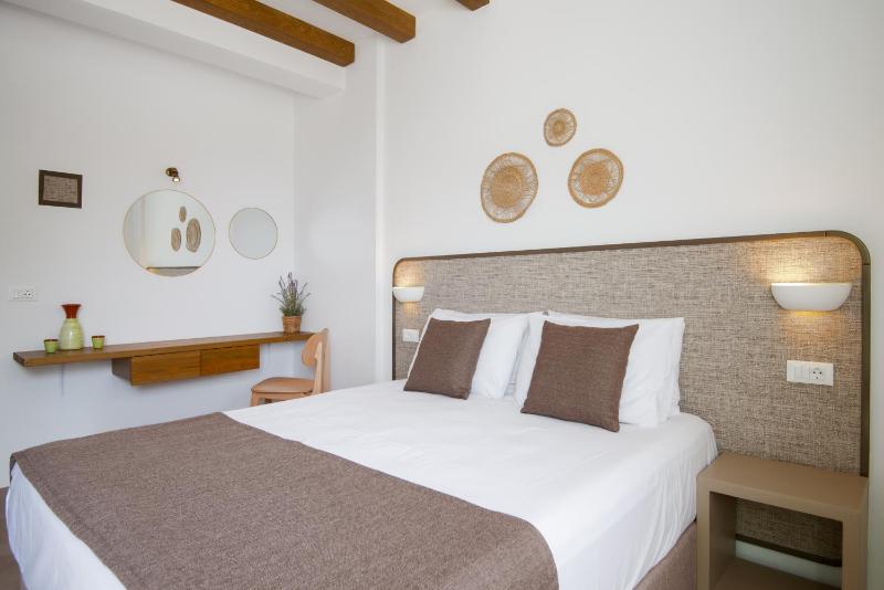 Standard Double or Twin Room with Sea View image 3