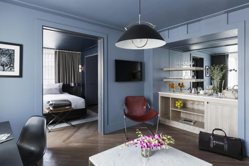 Executive Suite image 4