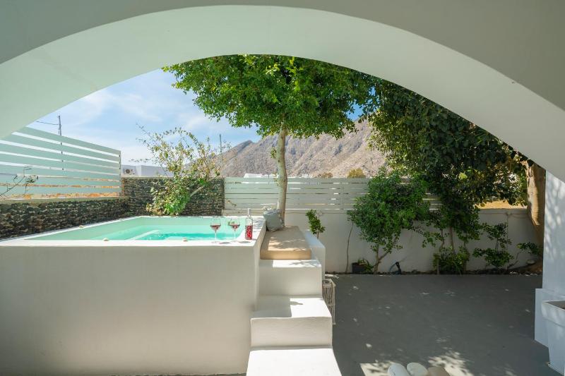 Two-Bedroom Apartment with Hot Tub image 1