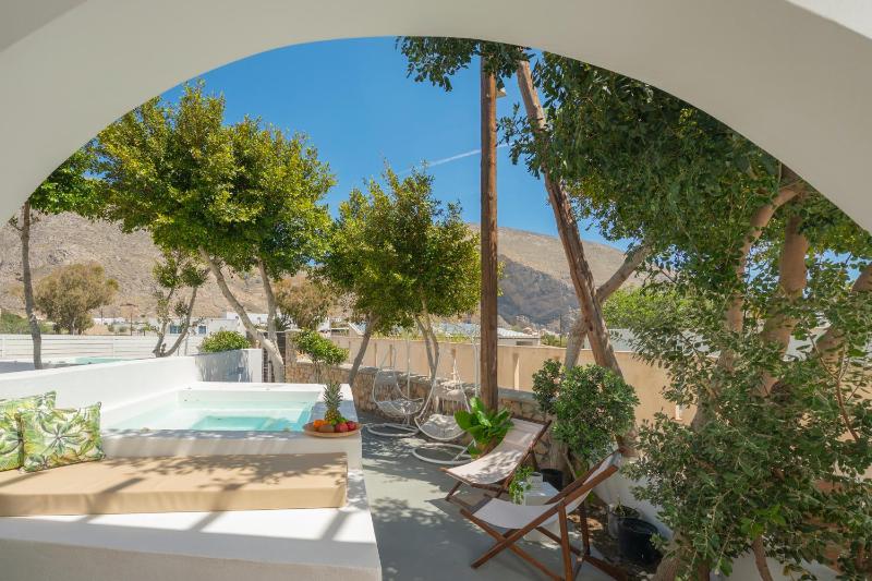 Three bedroom apartment with hot tub  image 1