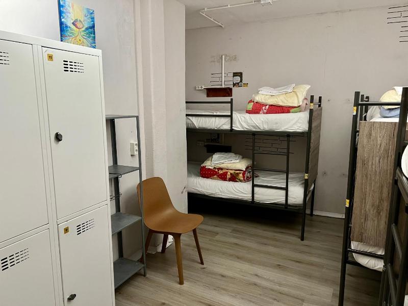 Bed in 6-Bed Mixed Dormitory Room image 1
