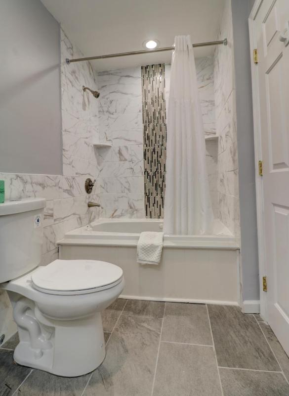 King Room image 2