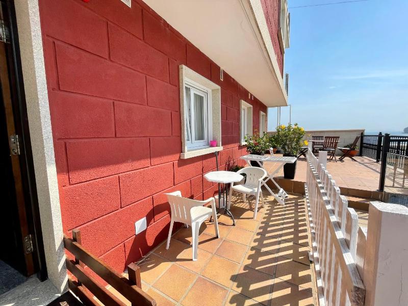 Apartamentos Sinás Playa - image 2
