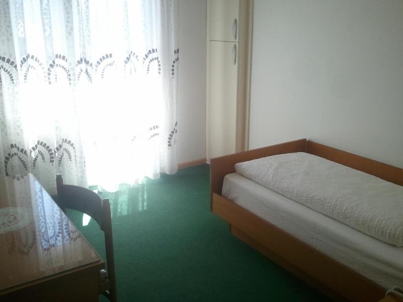 Triple Room with Balcony image 3