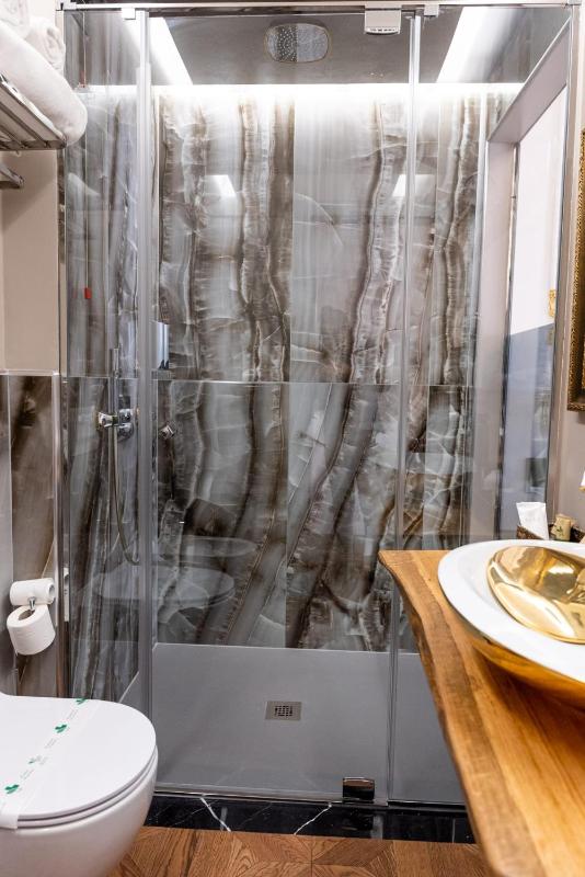 Queen Cattleya Suite - image 10