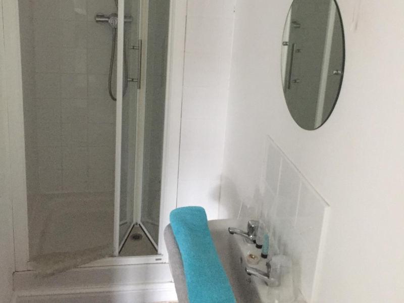 Twin Room with Private Bathroom image 1