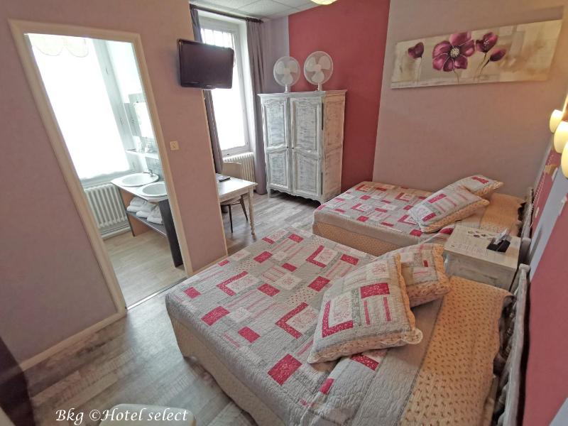 Quadruple Room image 3