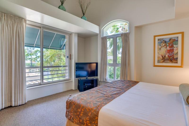 Garden View Deluxe Villa 1 Bedroom 2 Bath image 3