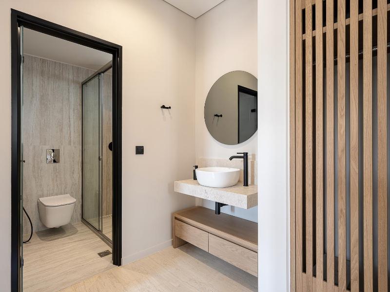One-Bedroom Apartment image 2