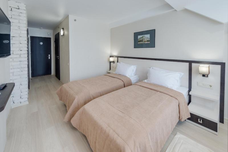 Double or Twin Room image 3