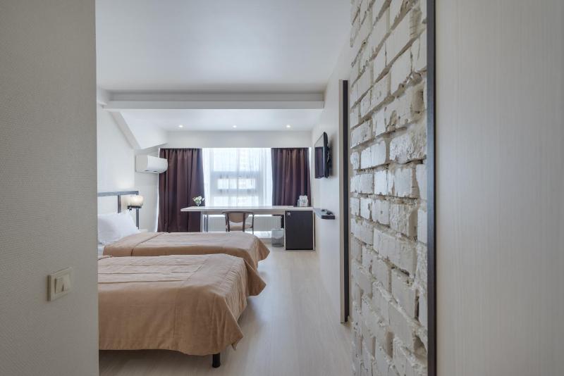 Double or Twin Room image 4