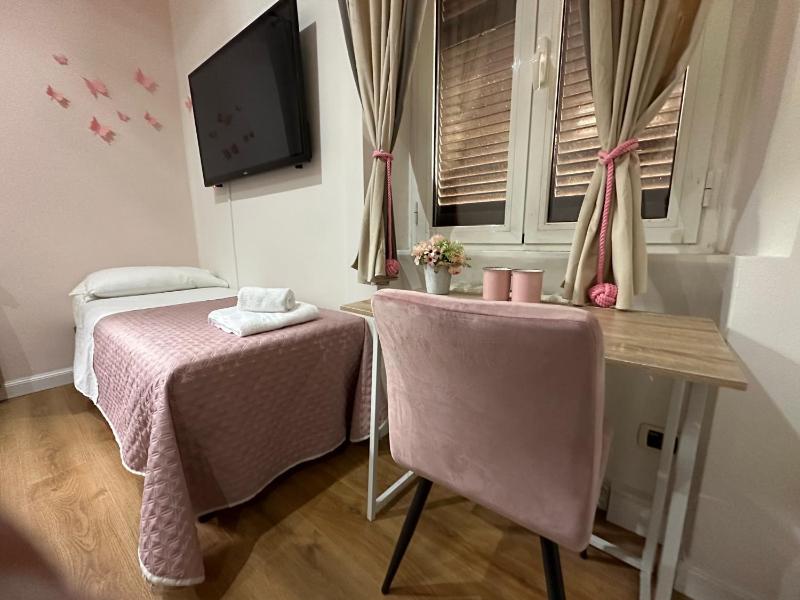 Double Room with Extra Bed (3 Adults) image 1