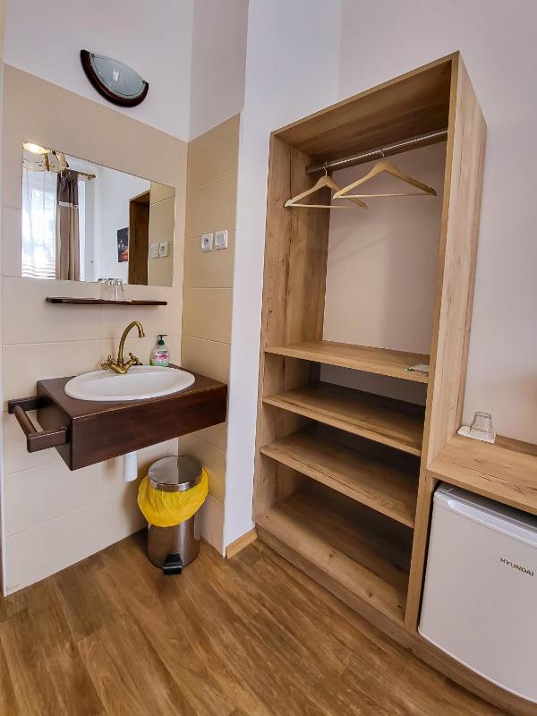 Single Room image 4