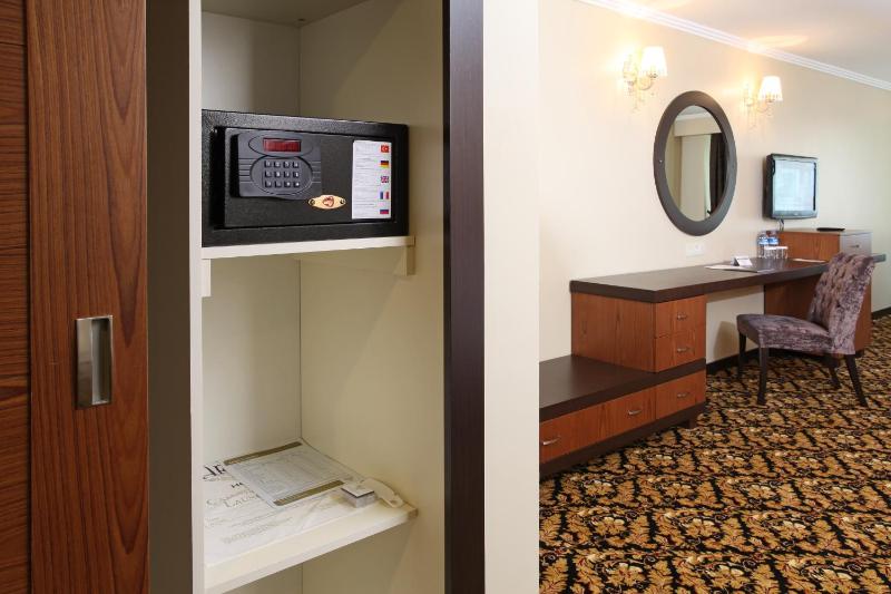 Deluxe Double Room image 3