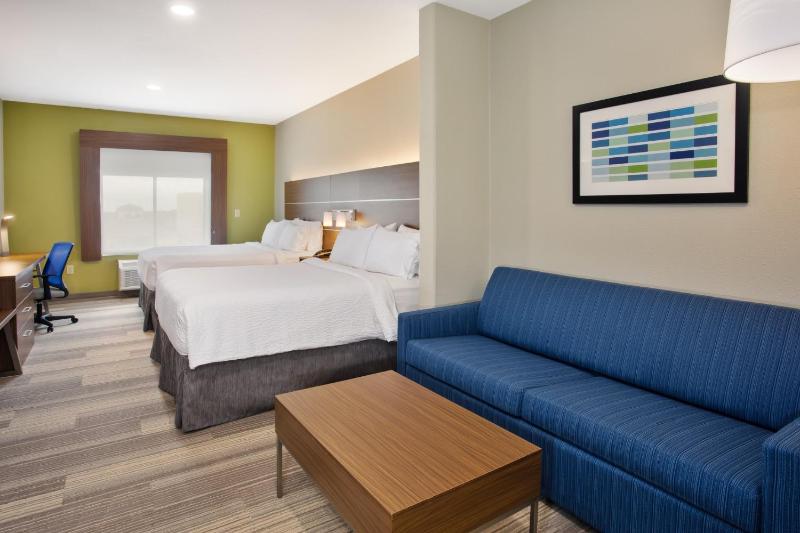 Suite with Two Queen Beds image 2