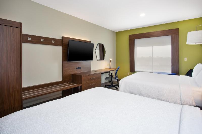 Standard Queen Room with Two Queen Beds image 2
