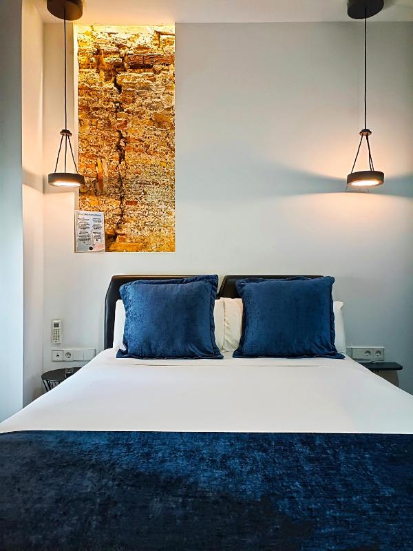 Small Double Room image 1