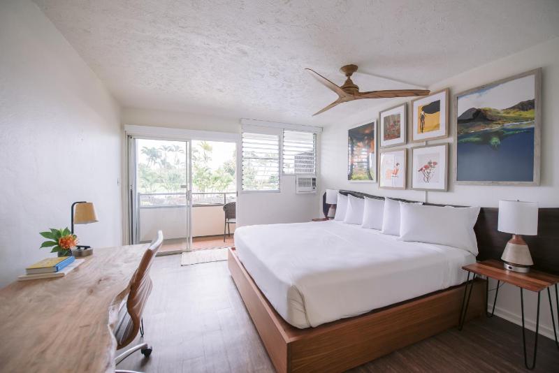 King Room with Balcony image 2