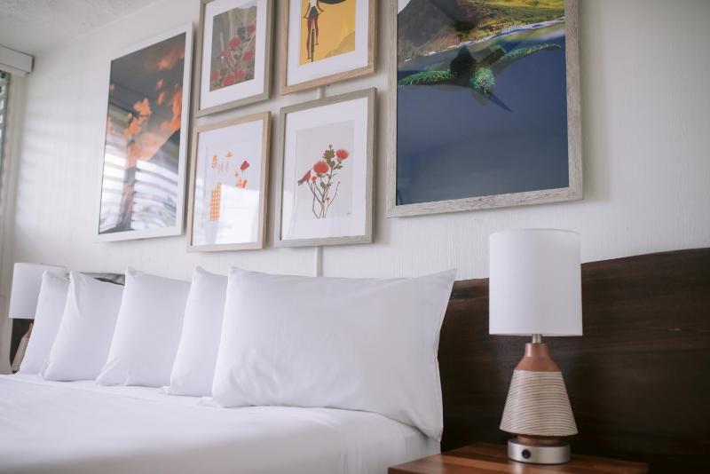 Standard King Room image 2