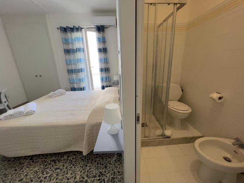Double or Twin Room with Sea View image 3