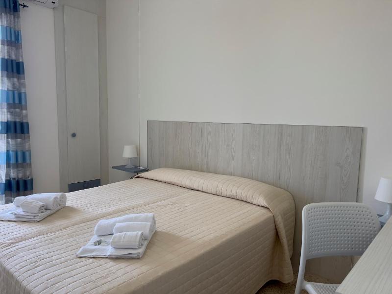 Double or Twin Room image 4