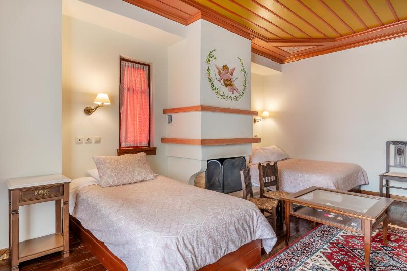 Deluxe Room image 3