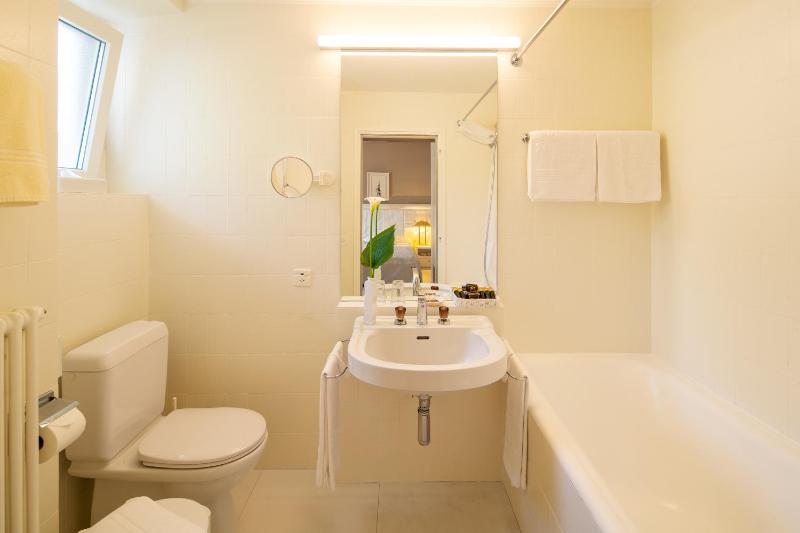 Standard Double Room with Balcony - Special Offer image 3