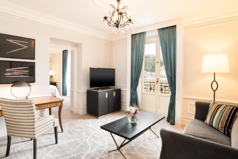 Junior, 1 Bedroom Suite, 1 King, River view image 3