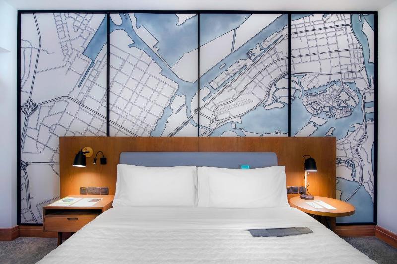 Club Room King City View with Club Lounge Access image 4