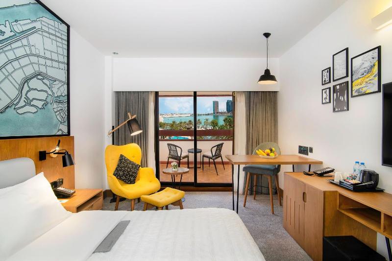 Club Room King Resort View with Club Lounge Access image 4