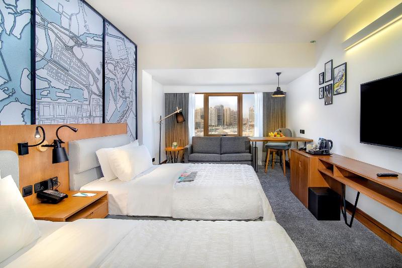 Club Room Twin City View with Club Lounge Access image 3