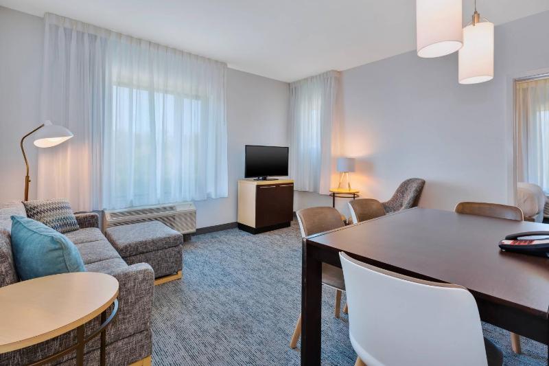 Two-Bedroom Suite image 4