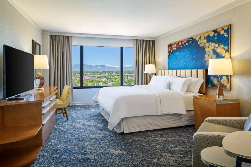 Premium King Room image 2