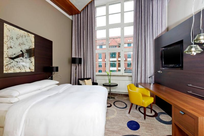 Executive, Guest room, 1 King image 1