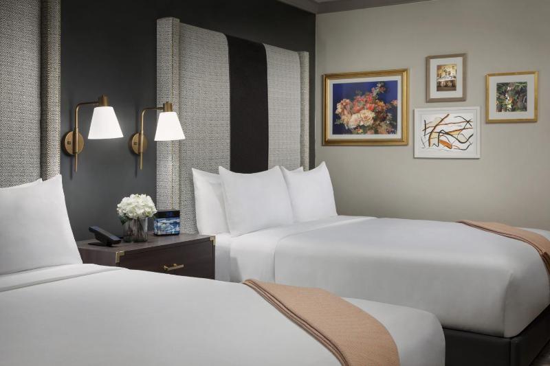 Standard Queen Room with Two Queen Beds image 4