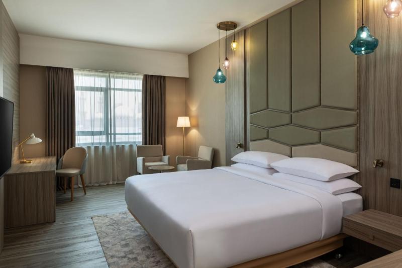Superior King Bed, (Comp. Shuttle to DMCC Metro, Marina Mall & JBR, 20% off on F&B outlet) image 4