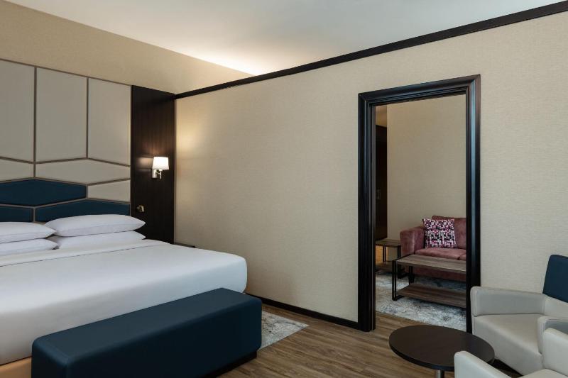 Junior Suite, (20% Discount on F&B outlet, A bottle of selected Beverage) image 3