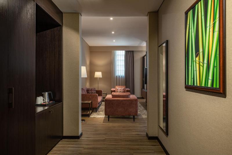 Premium Suite, (20% Discount on F&B outlet, A bottle of selected Beverage)    image 1