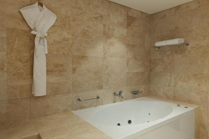 Junior Suite, (20% Discount on F&B outlet, A bottle of selected Beverage) image 4