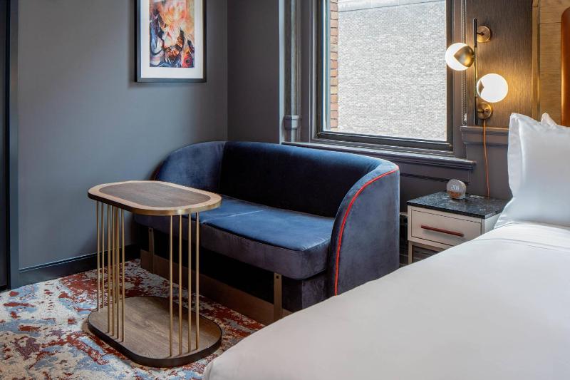 Junior Suite, 1 King image 3