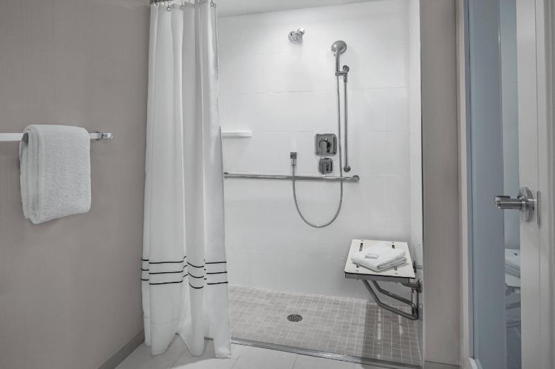 Double Guest Room image 3