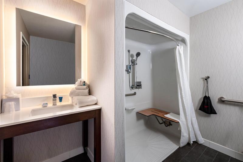 King Room image 2