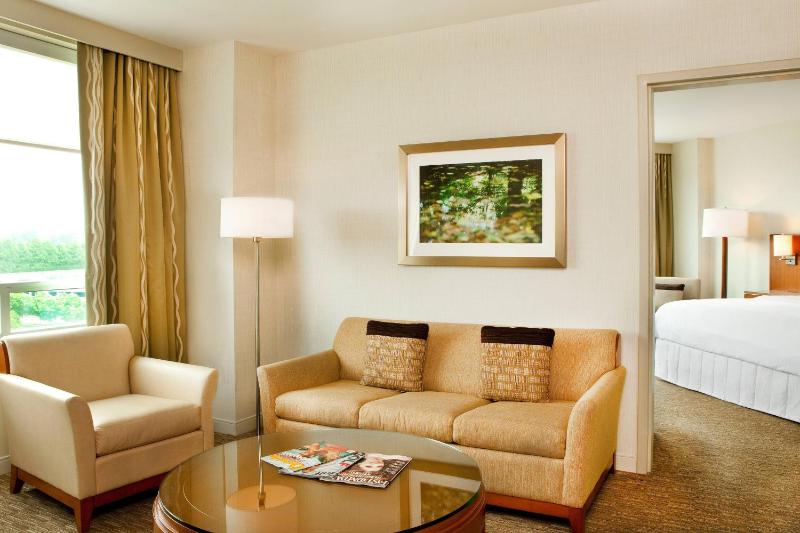 Suite, 1 King, Sofa bed, Lake view image 3