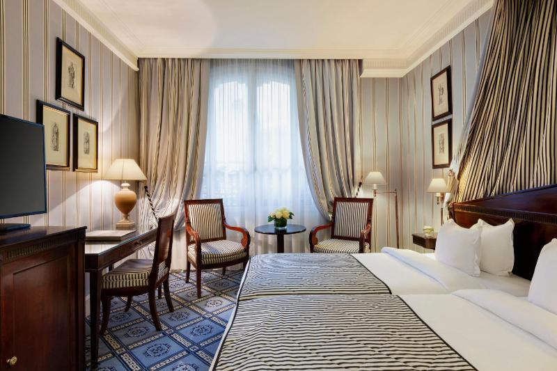 Junior Twin Suite image 3