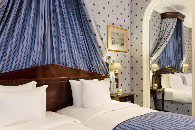 Deluxe Twin Room image 1