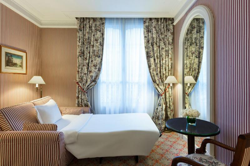 Prestige Junior King Suite with Sofa Bed image 2