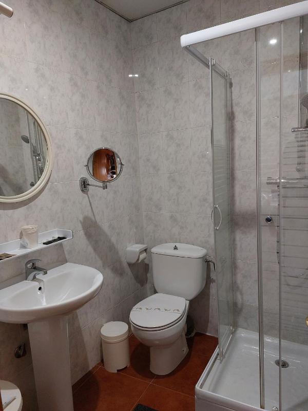 Family Room image 3