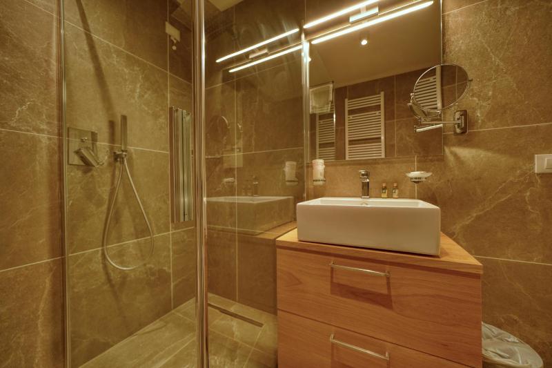 Standard Double or Twin Room Annex with Private Garden image 3