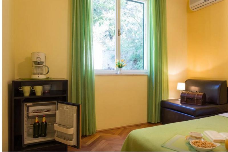 Double Room with Sofa Bed with Street View image 2
