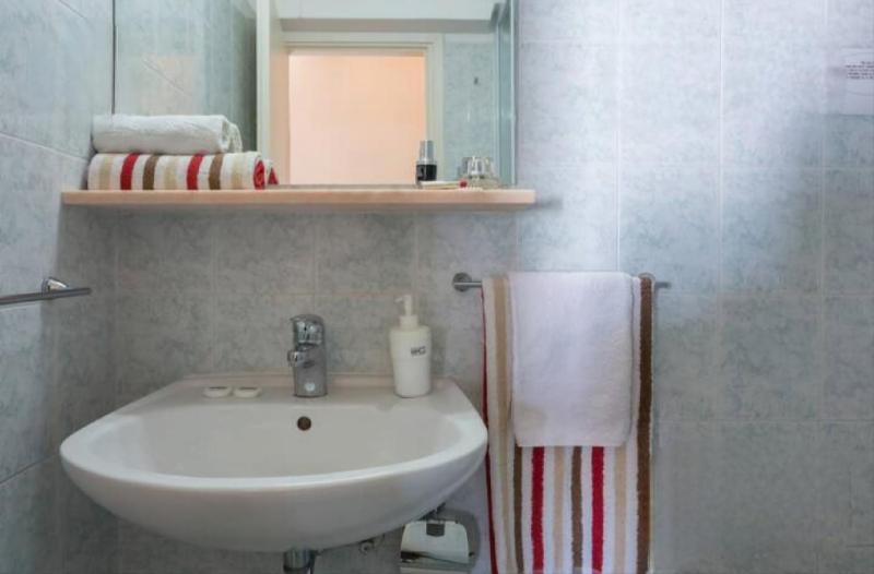 Studio Apartment with Sea View image 2